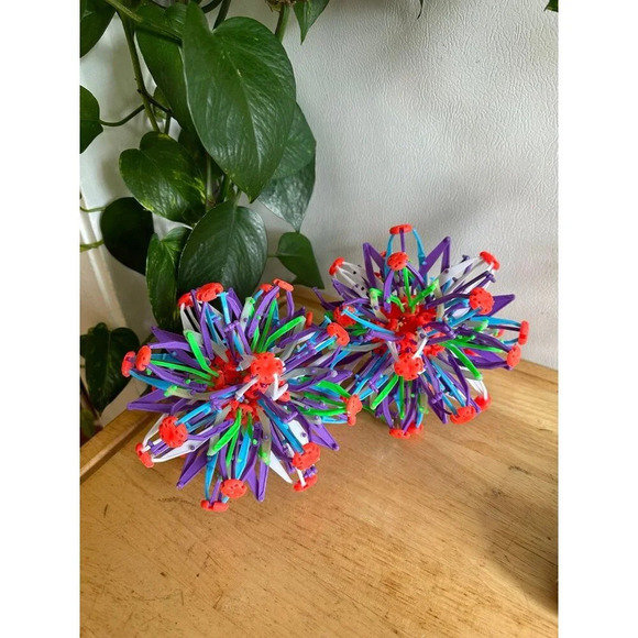 Expanding Geometric Colorful toy balls - Picture 1 of 6